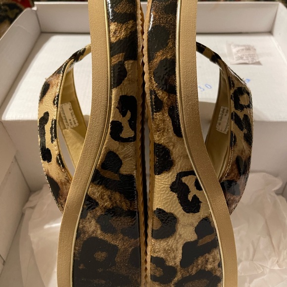 Volatile flip flops like new leopard print size 10 - Picture 2 of 7